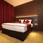 فندق Golden Pearl Im Stadtzentrum 4*