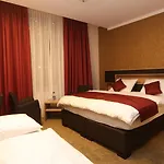 فندق Golden Pearl Im Stadtzentrum 4*