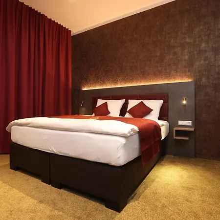 Hotel Golden Pearl Im Stadtzentrum 4*