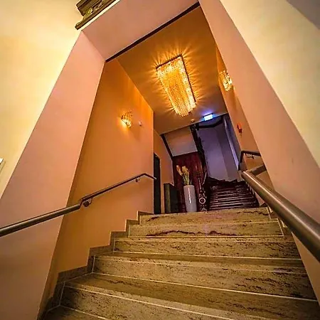 فندق Golden Pearl Im Stadtzentrum 4*